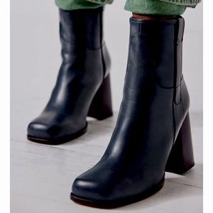 🔥 Free People Ankle Booties Sleek Design